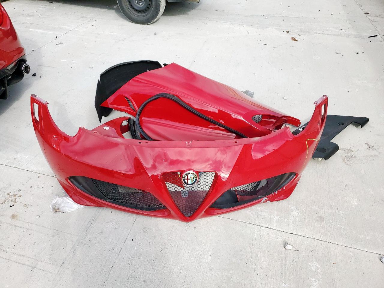 2015 Alfa Romeo 4C Launch Edition VIN: ZARBAAC41FM132492 Lot: 92379745