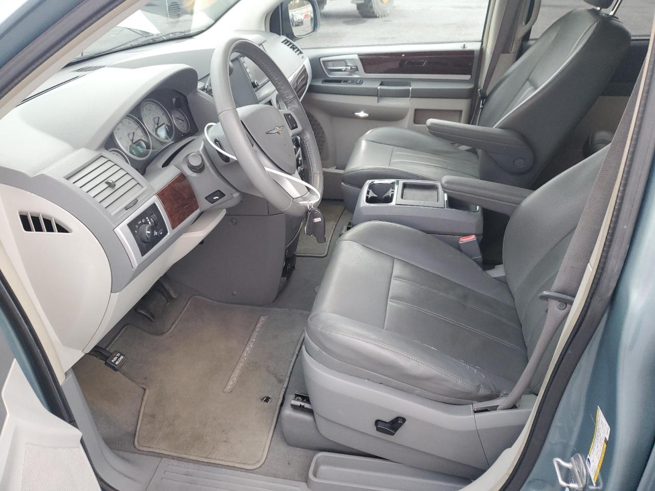 2010 Chrysler Town & Country Touring VIN: 2A4RR5DX5AR329764 Lot: 92233255