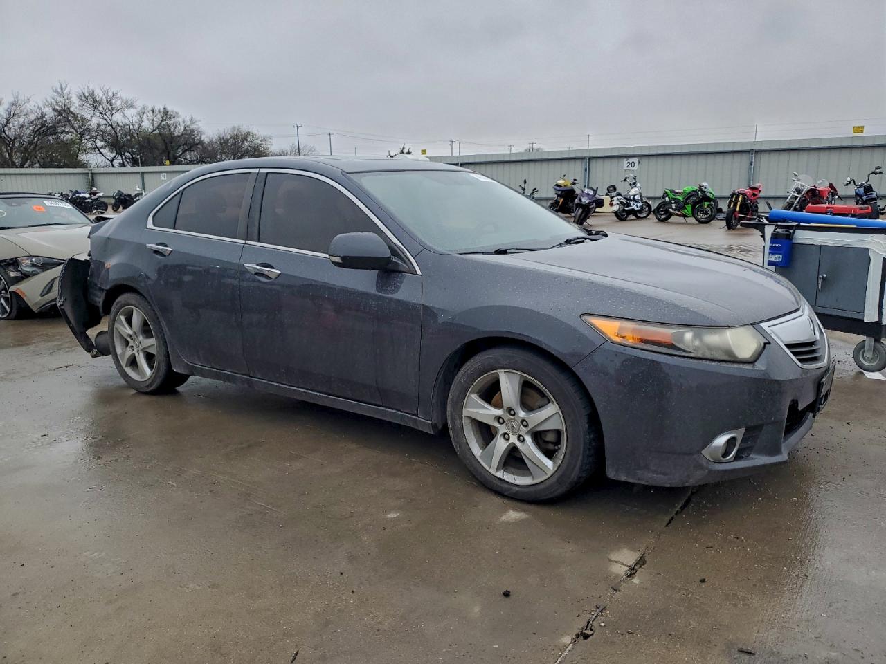 Фото: JH4CU2F47EC004557