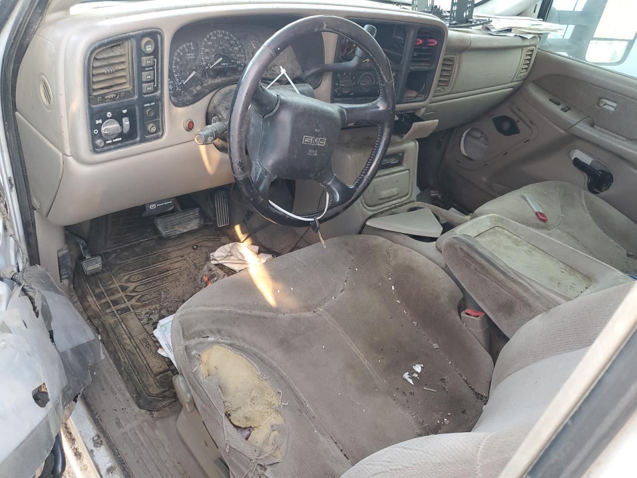 2002 GMC Sierra K1500 Heavy Duty VIN: 1GTGK13U12F108737 Lot: 91121235