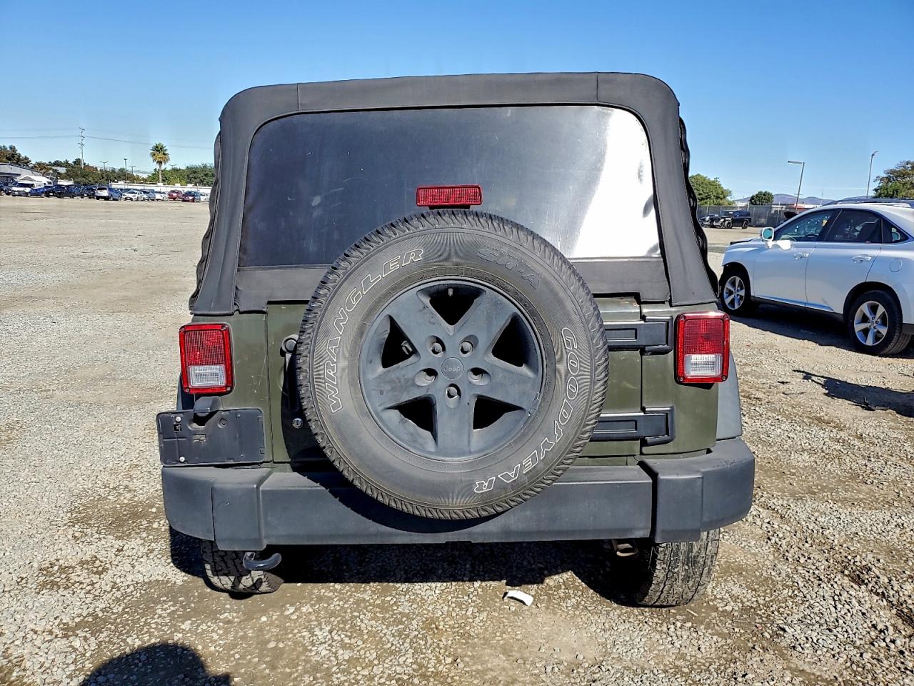 2015 Jeep Wrangler Unlimited Sport VIN: 1C4BJWDG8FL605259 Lot: 94185835