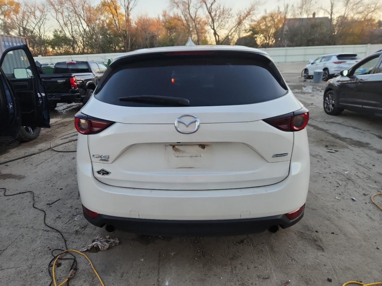 2018 Mazda Cx-5 Sport VIN: JM3KFBBM5J0402205 Lot: 90894975