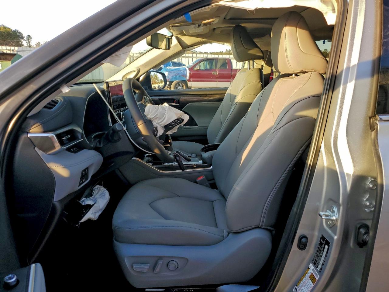 2025 Toyota Highlander Le VIN: 5TDKDRAH2SS556896 Lot: 94498085