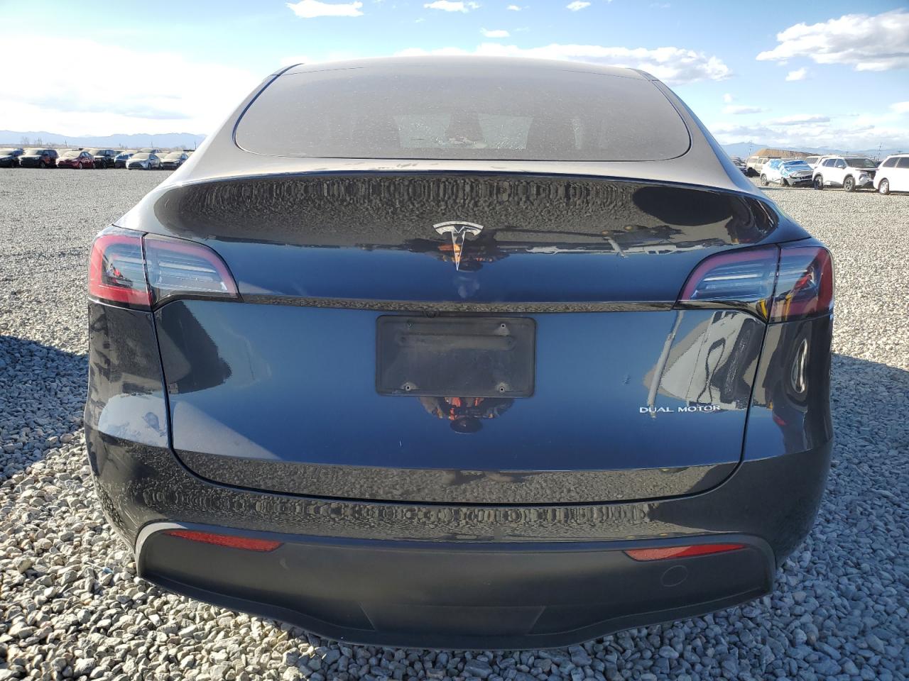 2024 Tesla Model Y VIN: 7SAYGDEEXRF177523 Lot: 93534715