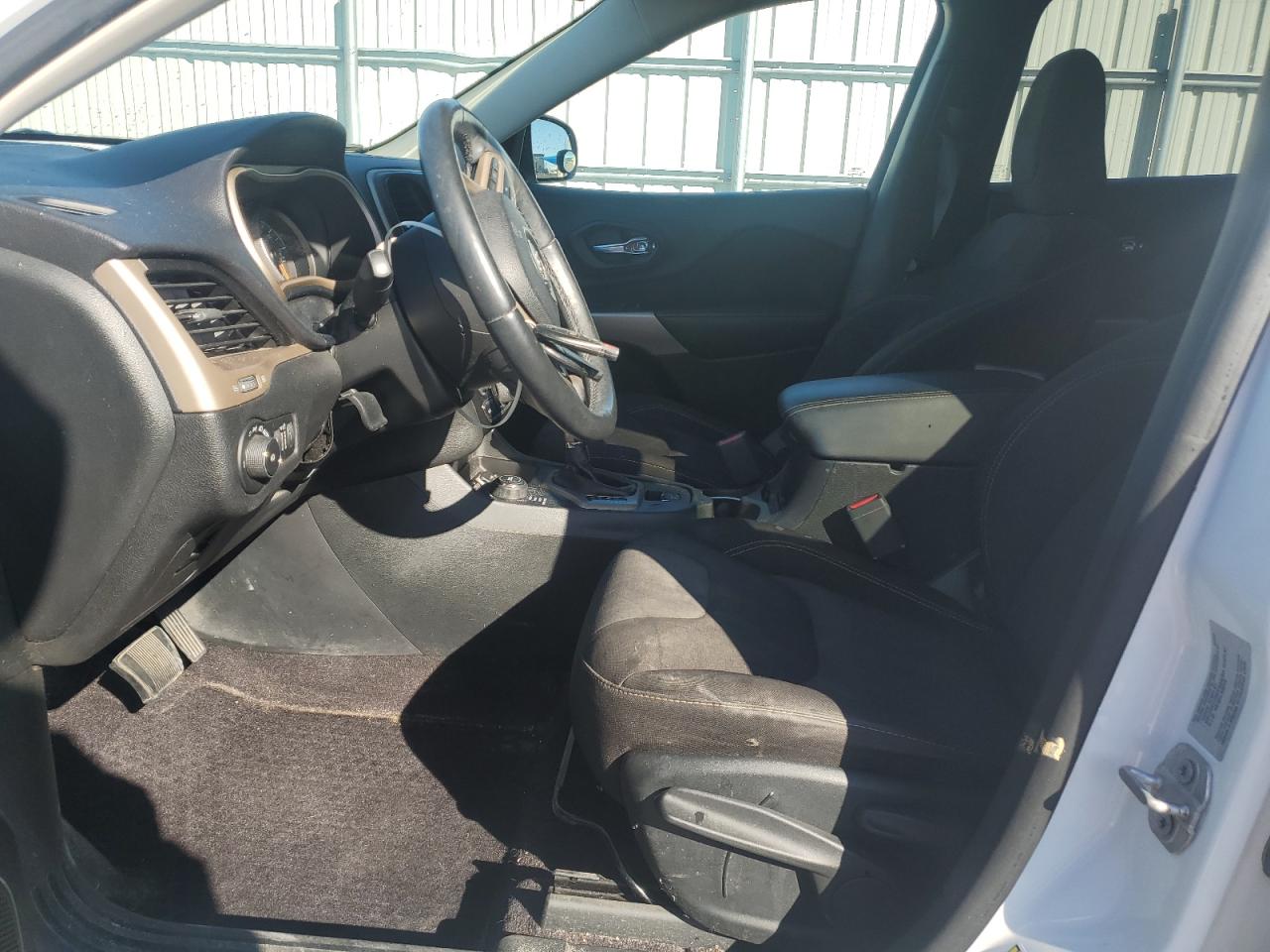 2017 Jeep Cherokee Latitude VIN: 1C4PJMCB7HD215864 Lot: 91270895