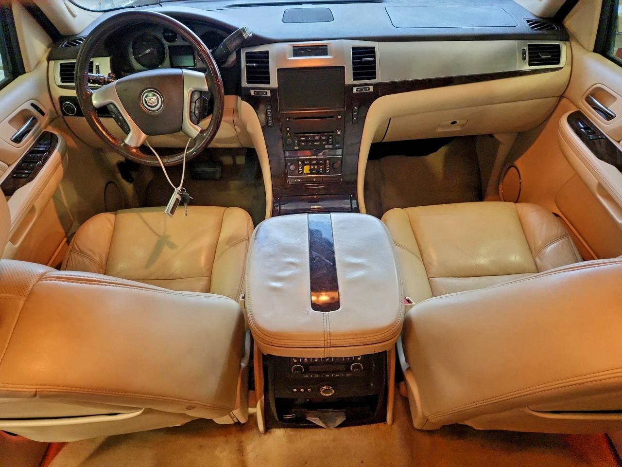 2008 Cadillac Escalade Luxury VIN: 1GYFK63808R248369 Lot: 93936155