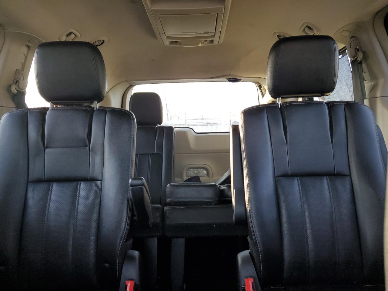 2015 Chrysler Town & Country Touring L VIN: 2C4RC1CG2FR547377 Lot: 92051365