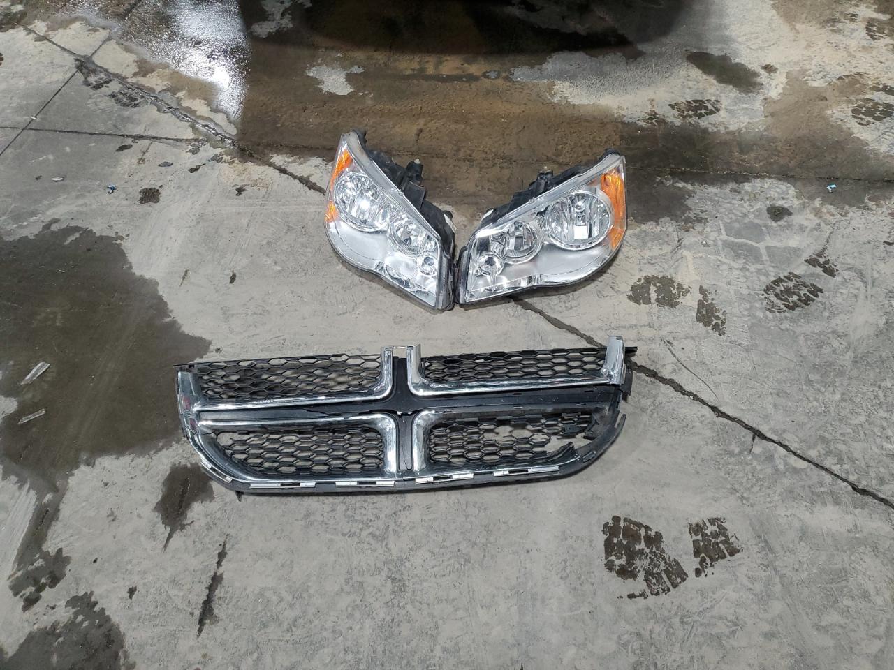 2011 Dodge Grand Caravan Crew VIN: 2D4RN5DG1BR750578 Lot: 90745135