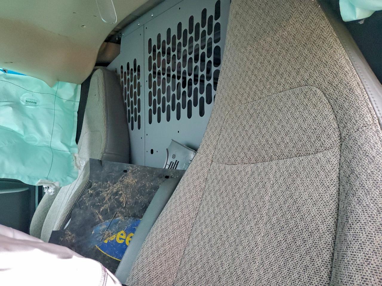 2024 Chev Express G2500 VIN: 1GCWGAF79R118704 Lot: 93761745