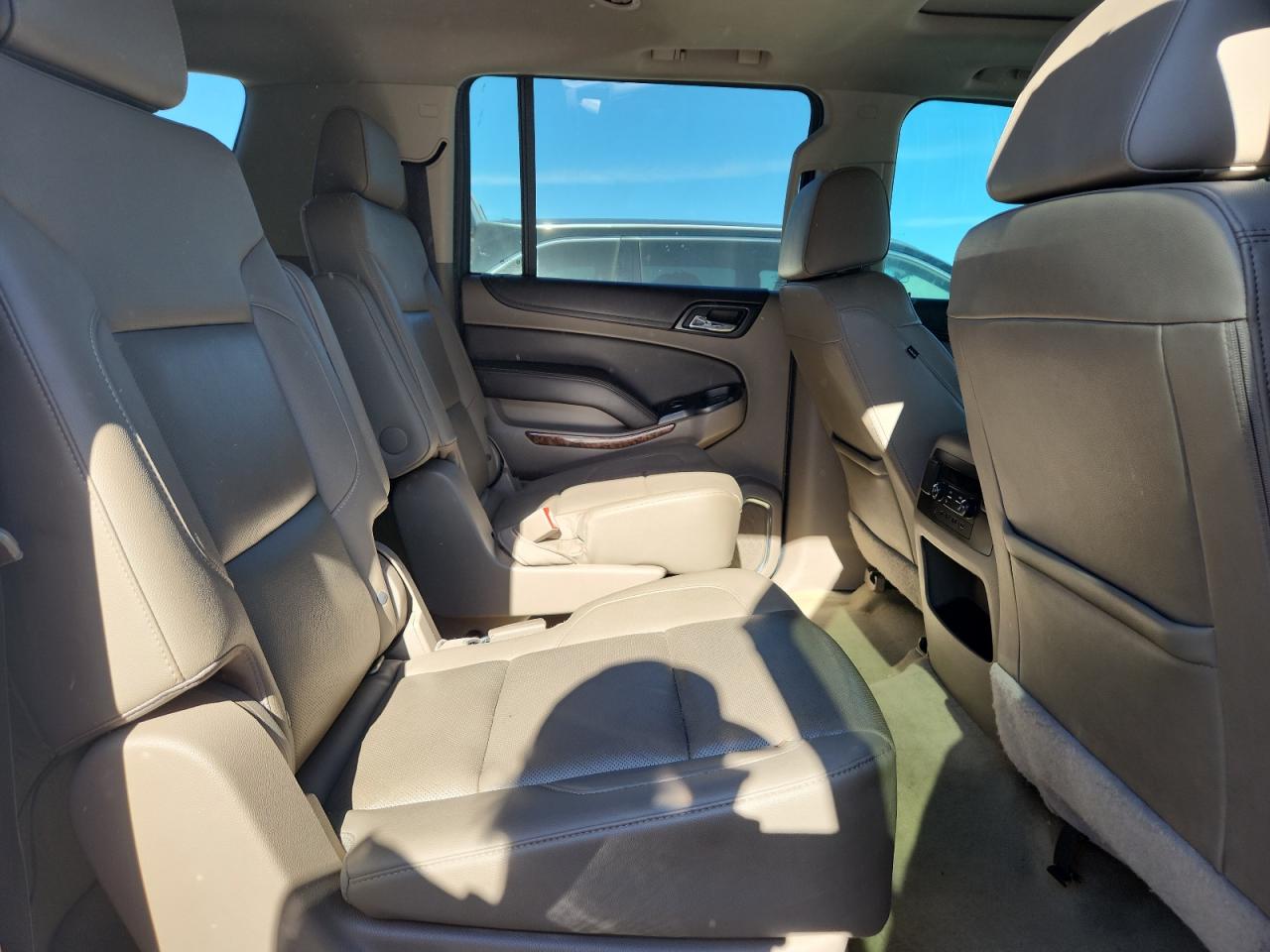 2017 Chevrolet Suburban K1500 Premier VIN: 1GNSKJKC4HR127235 Lot: 92983705