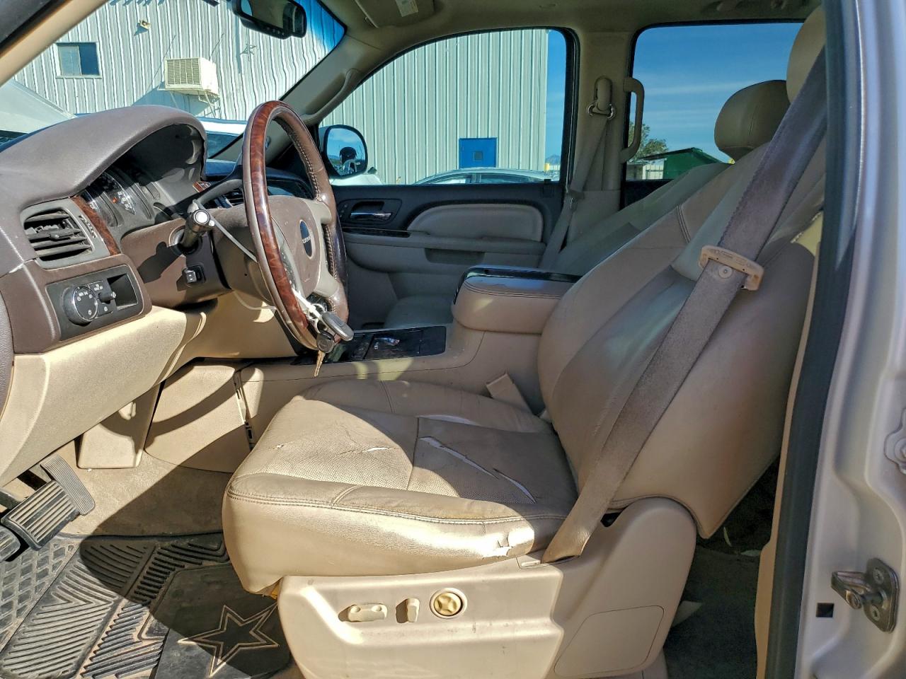 2011 GMC Yukon Xl Denali VIN: 1GKS2MEF6BR399992 Lot: 94740815