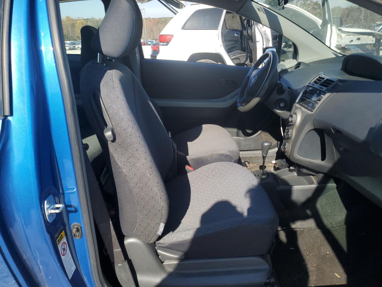 2009 Toyota Yaris VIN: JTDJT903195229409 Lot: 93008505