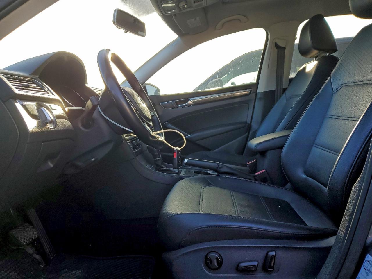 2018 Volkswagen Passat Se VIN: 1VWBA7A36JC025697 Lot: 93492245