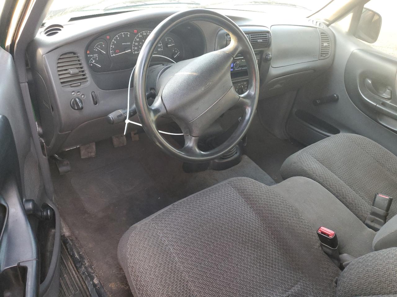 1999 Ford Ranger VIN: 1FTYR10C0XTA23652 Lot: 92890865