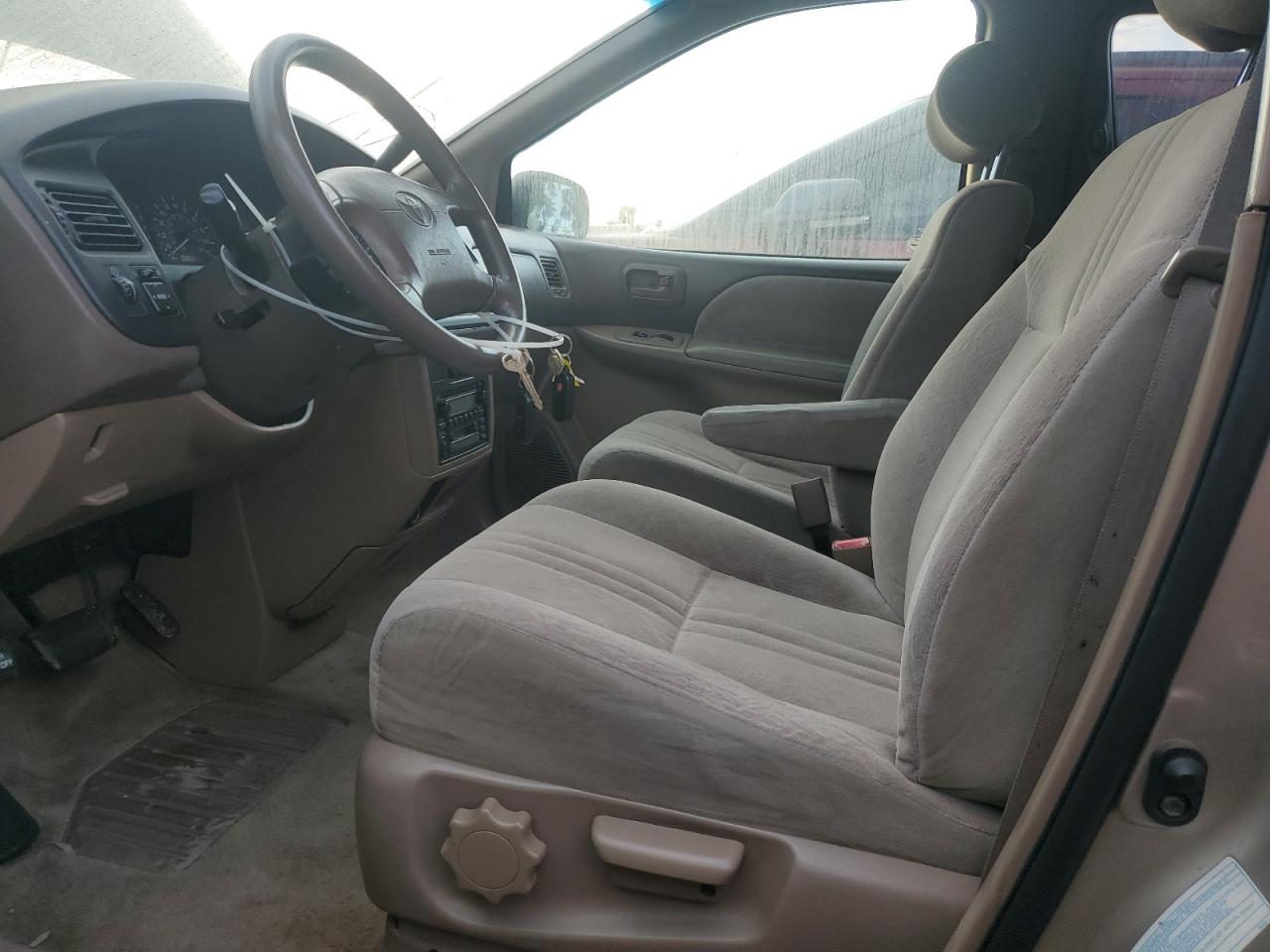 2000 Toyota Sienna Le VIN: 4T3ZF13C2YU180932 Lot: 82527485