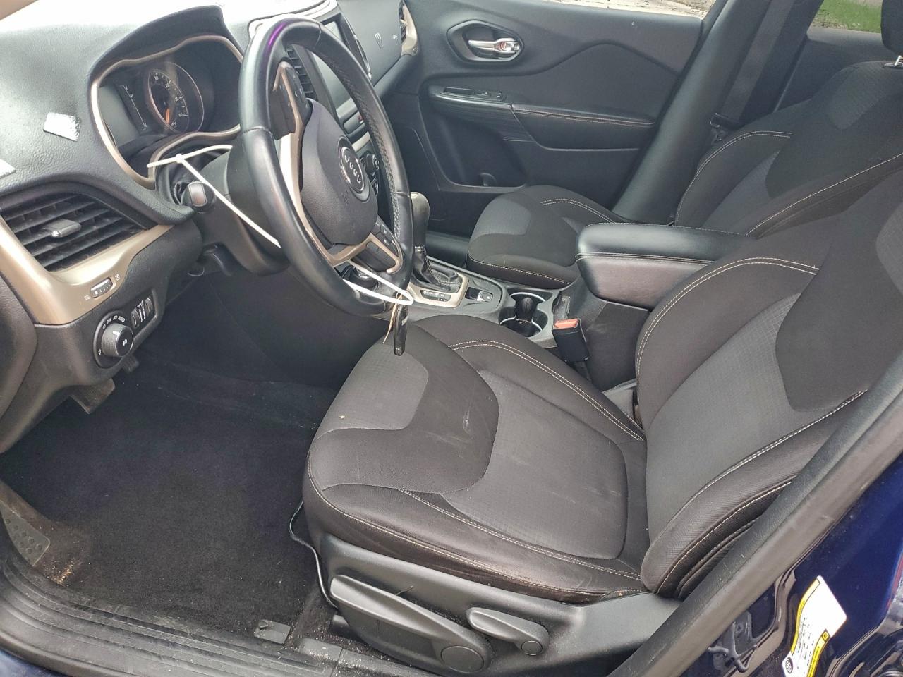 2015 Jeep Cherokee Latitude VIN: 1C4PJMCS2FW725153 Lot: 94270565