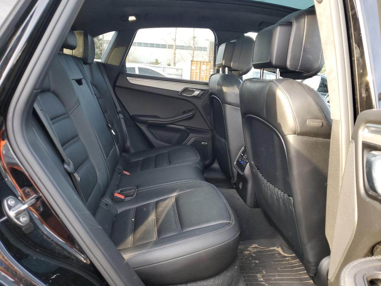 2017 Porsche Macan Turbo VIN: WP1AF2A55HLB61820 Lot: 86768295