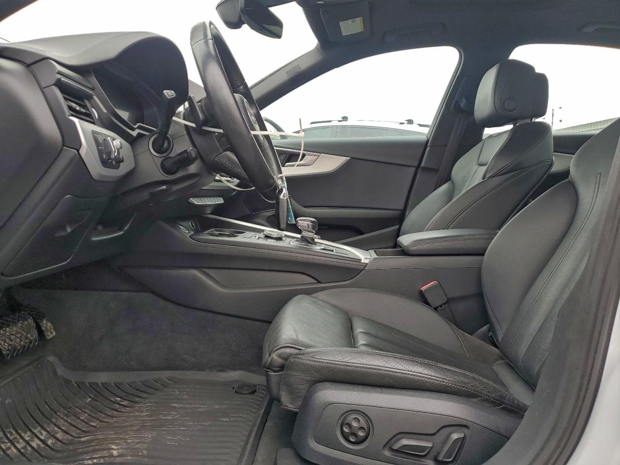 2017 Audi A4 Prestige VIN: WAUFNAF44HN022266 Lot: 93991205