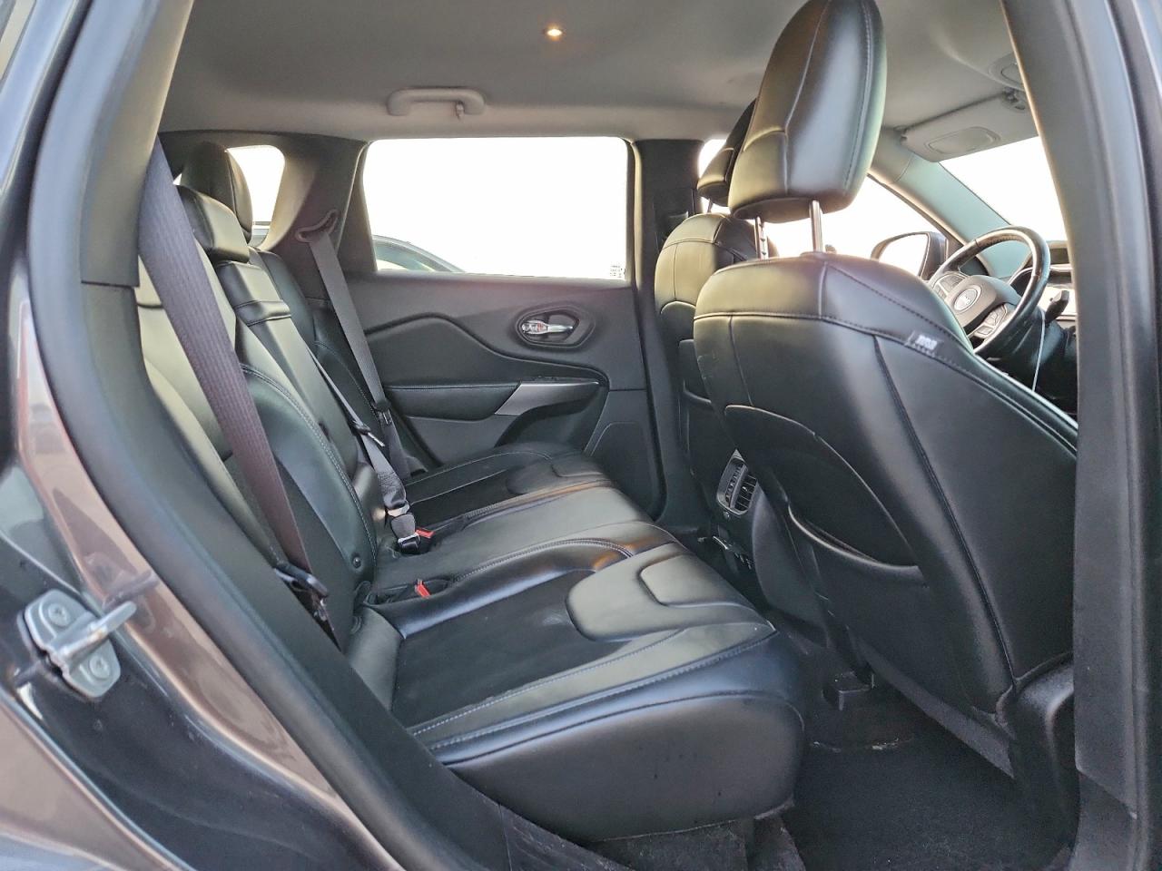 2019 Jeep Cherokee Latitude Plus VIN: 1C4PJLLB5KD207019 Lot: 93051885