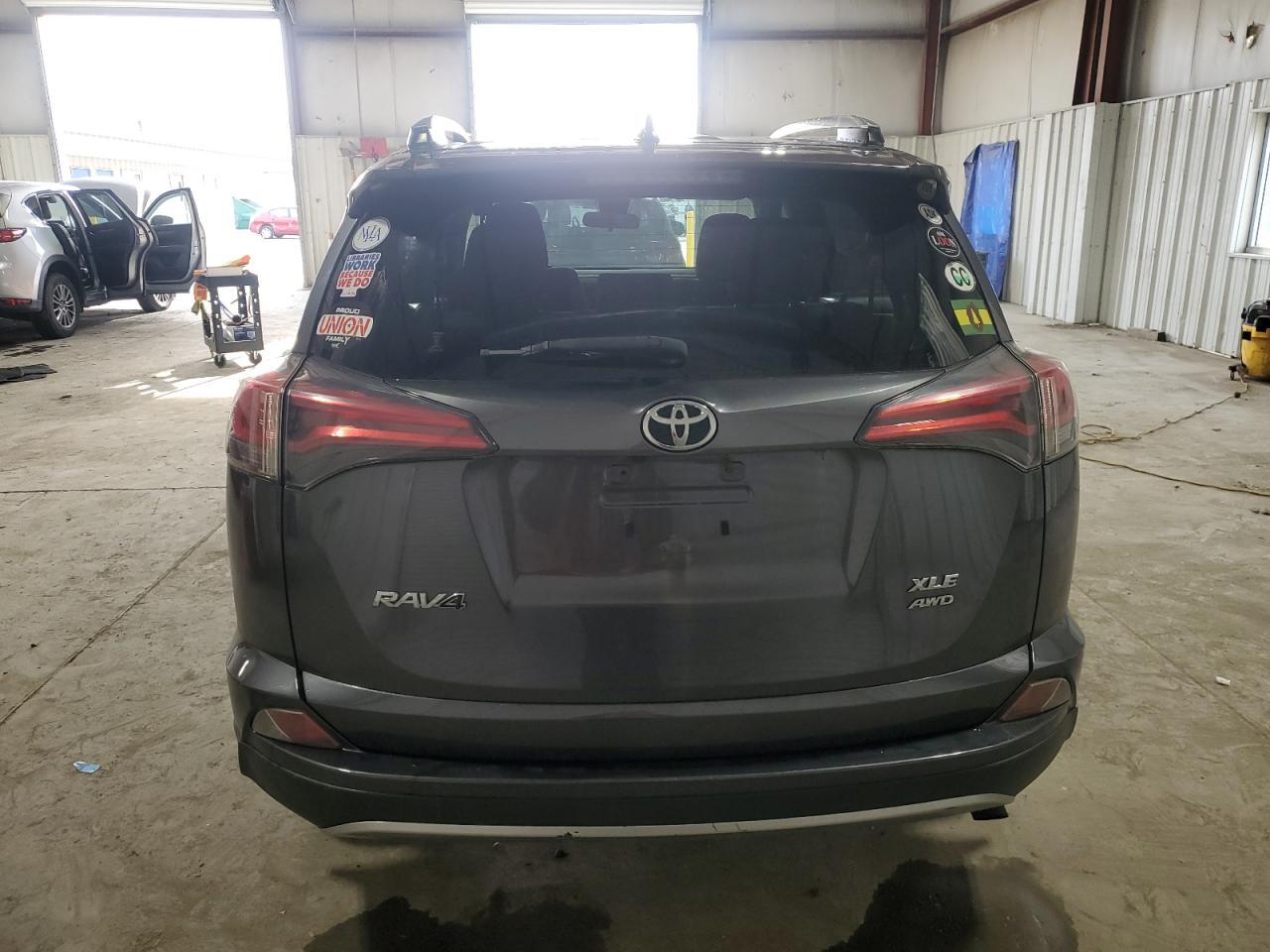 2017 Toyota Rav4 Xle VIN: JTMRFREV1HJ146766 Lot: 93187615