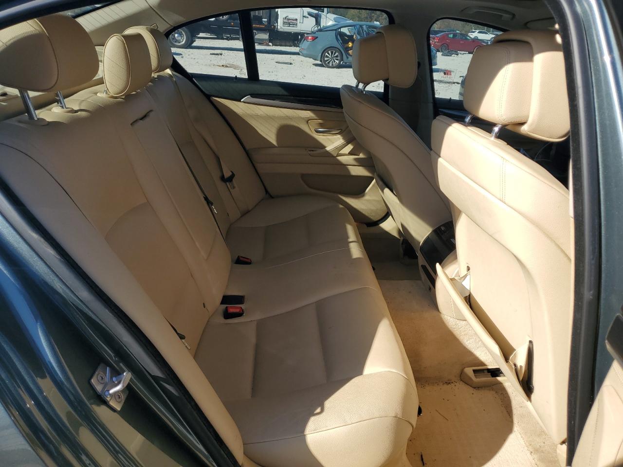 Фото: WBAXG5C52CDY29435