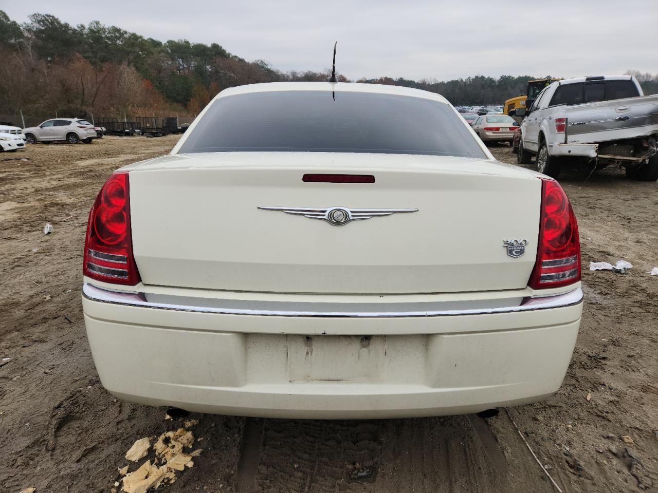 2008 Chrysler 300C VIN: 2C3KA63H18H334558 Lot: 92942595
