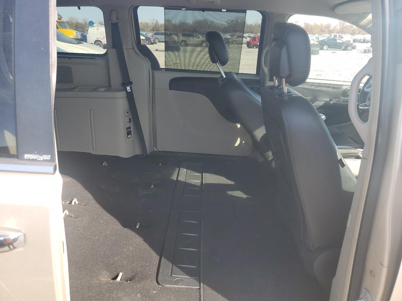 2014 Chrysler Town & Country Touring L VIN: 2C4RC1CGXER338659 Lot: 92319485