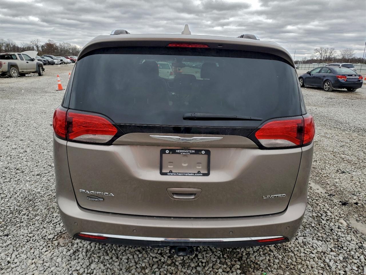 2017 Chrysler Pacifica Limited VIN: 2C4RC1GGXHR656764 Lot: 94243235