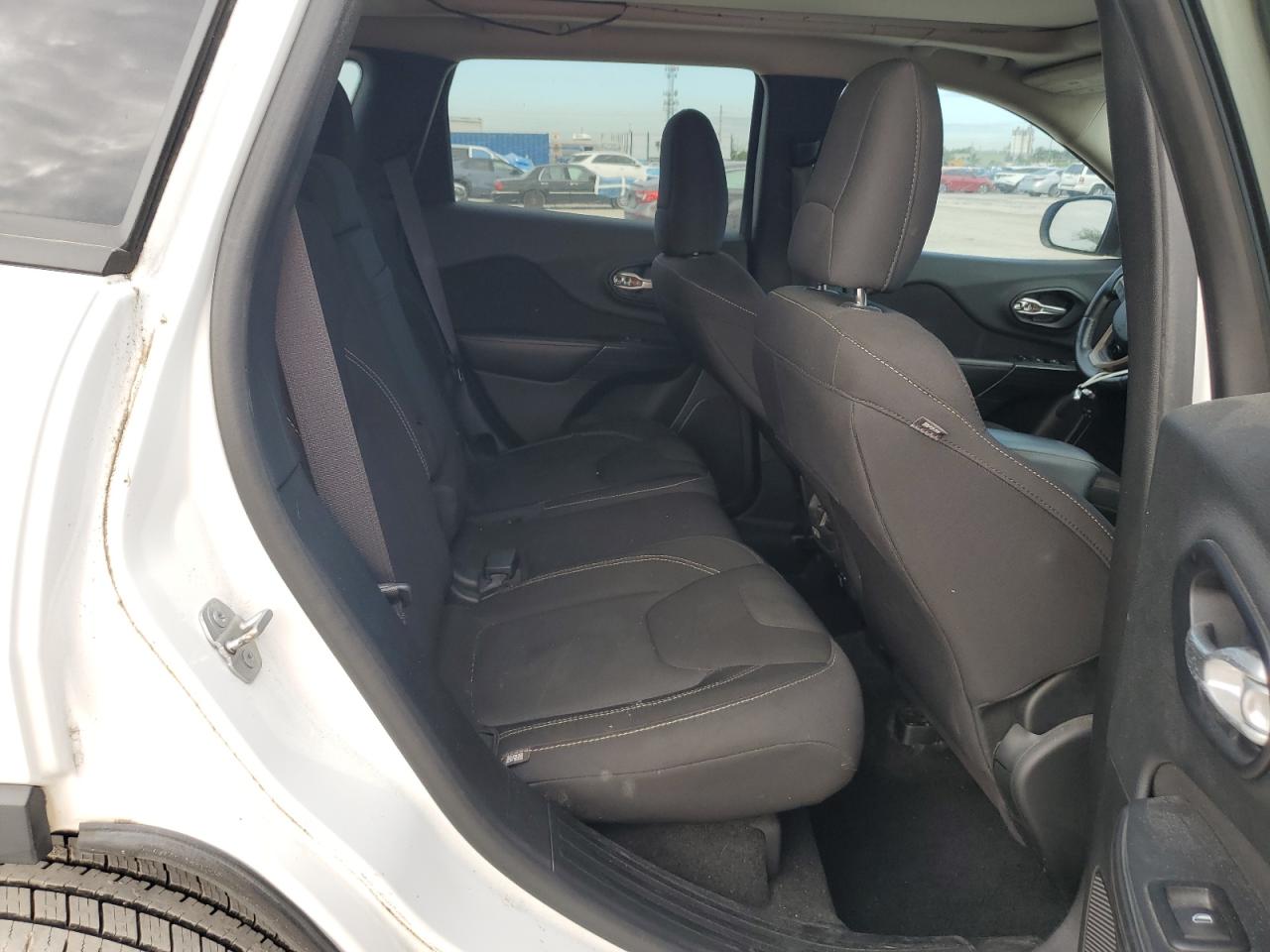 2016 Jeep Cherokee Latitude VIN: 1C4PJLCB3GW184433 Lot: 91966175