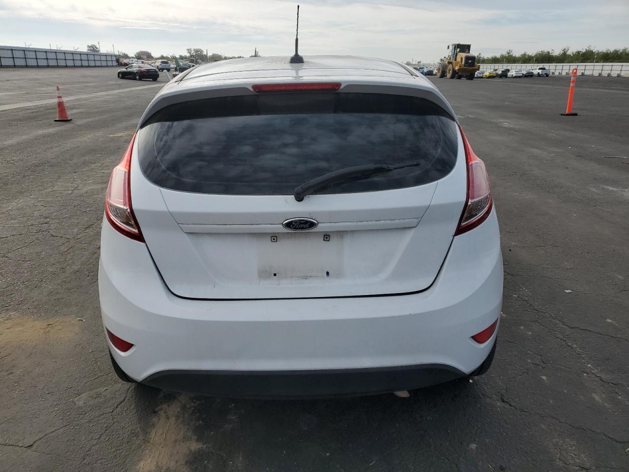 2015 Ford Fiesta Se VIN: 3FADP4EJ6FM172566 Lot: 90945125