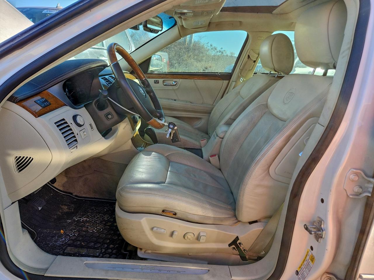 2011 Cadillac Dts Platinum VIN: 1G6KP5ES7BU145563 Lot: 93191645