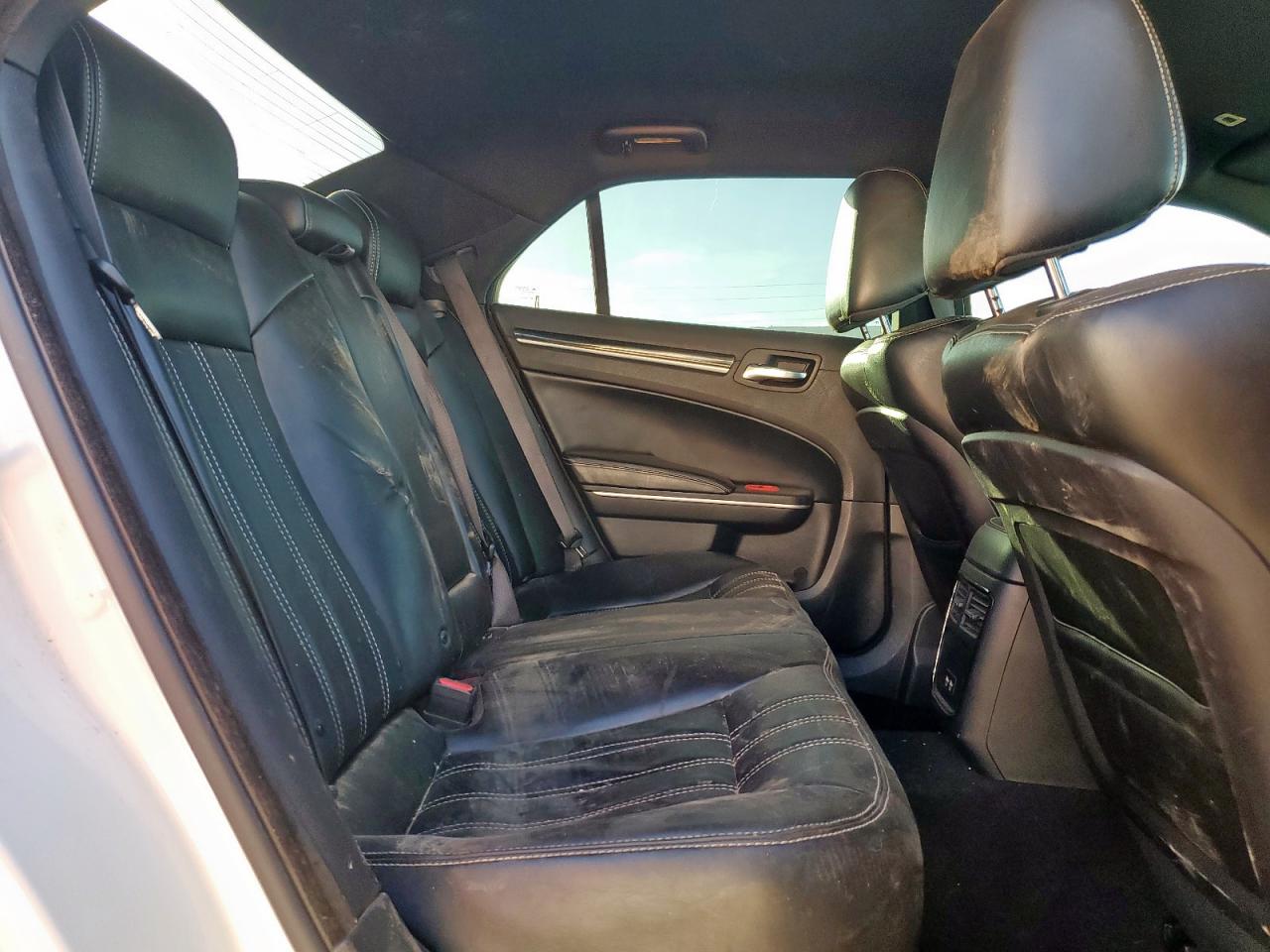 2019 Chrysler 300 S VIN: 2C3CCABG1KH654402 Lot: 92245765