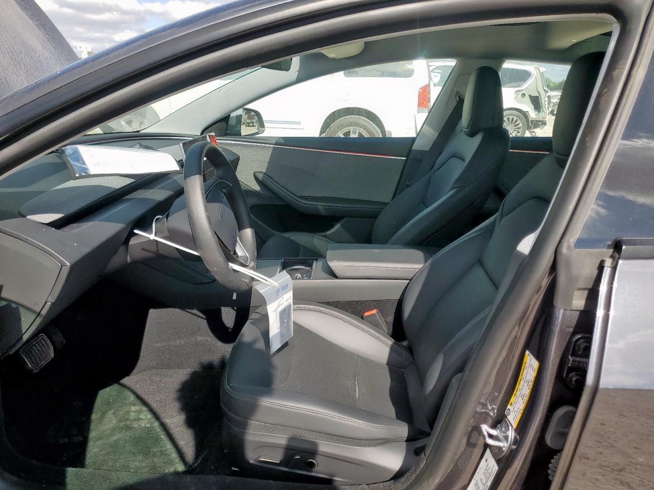 2025 Tesla Model 3 VIN: 5YJ3E1EAXSF995686 Lot: 92867735