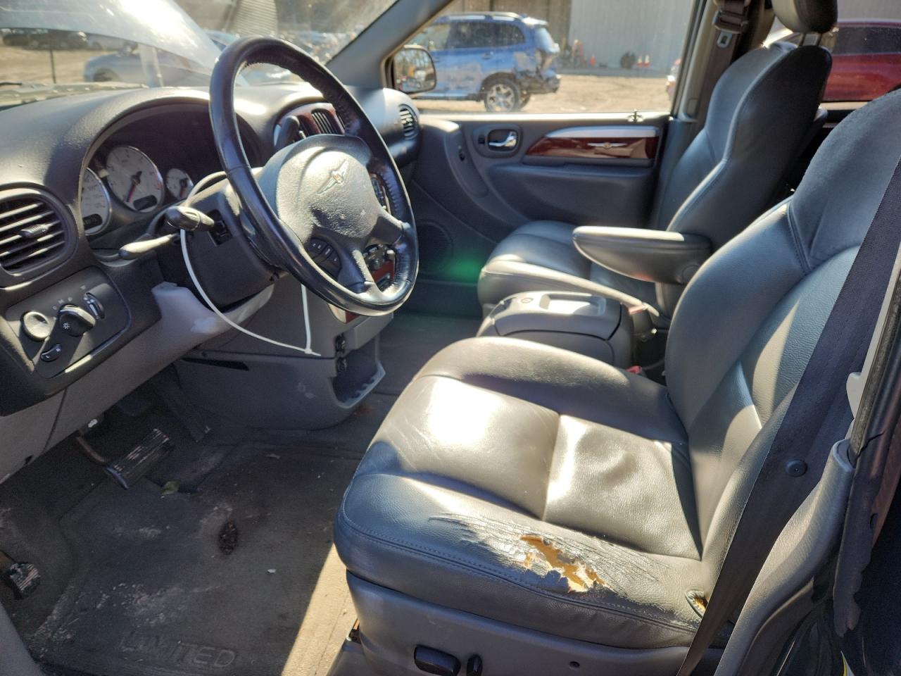 2005 Chrysler Town & Country Limited VIN: 2C8GP64L35R294331 Lot: 92526025