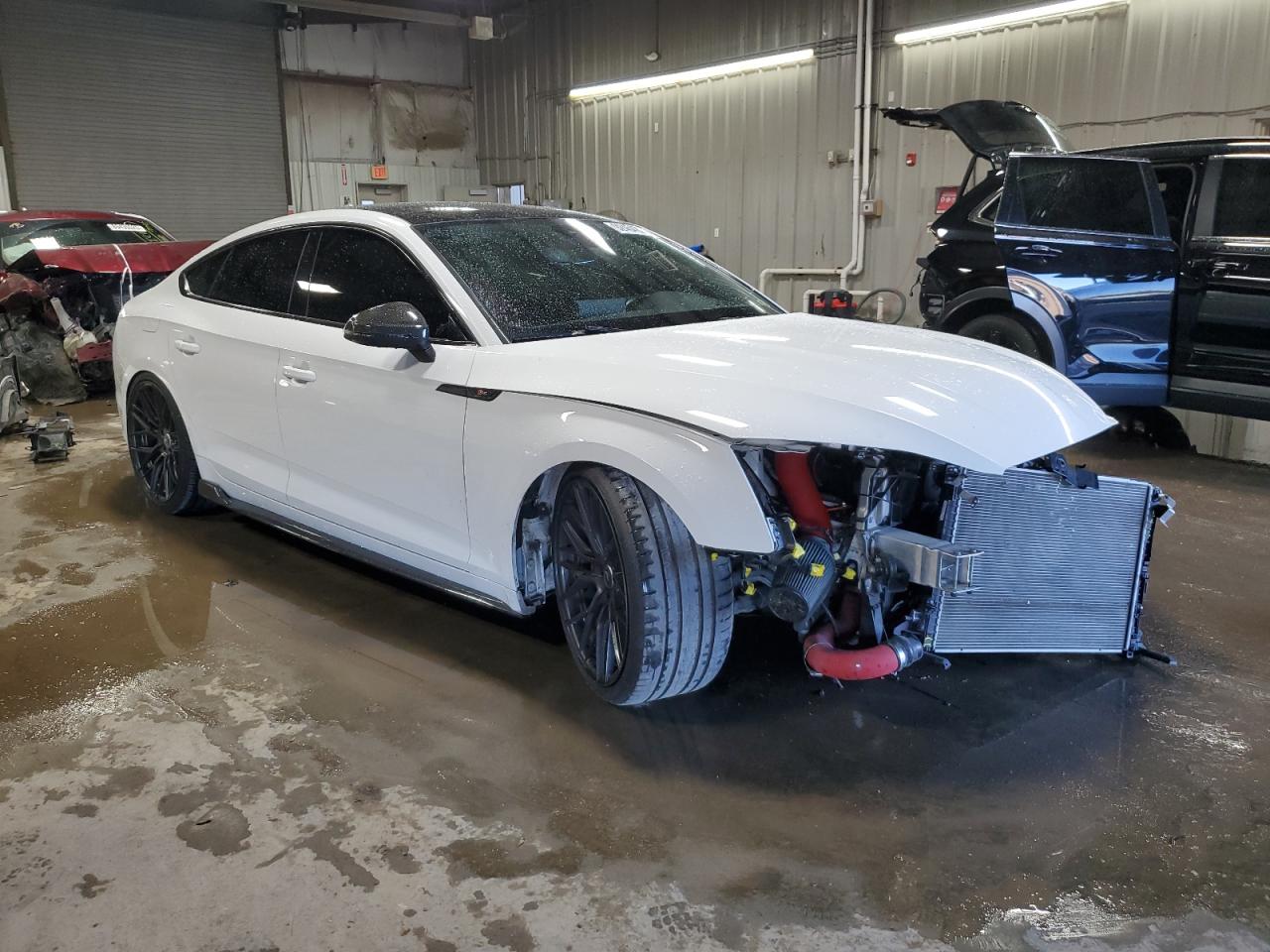 Фото: WAUC4CF52JA027019