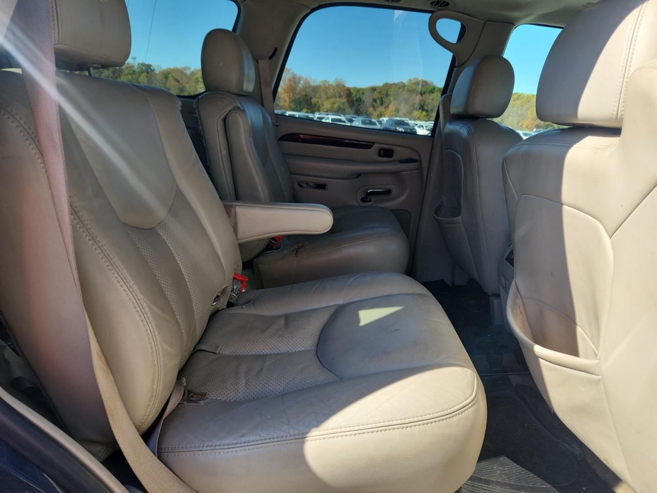 2004 Cadillac Escalade Luxury VIN: 1GYEK63N84R127696 Lot: 91256425