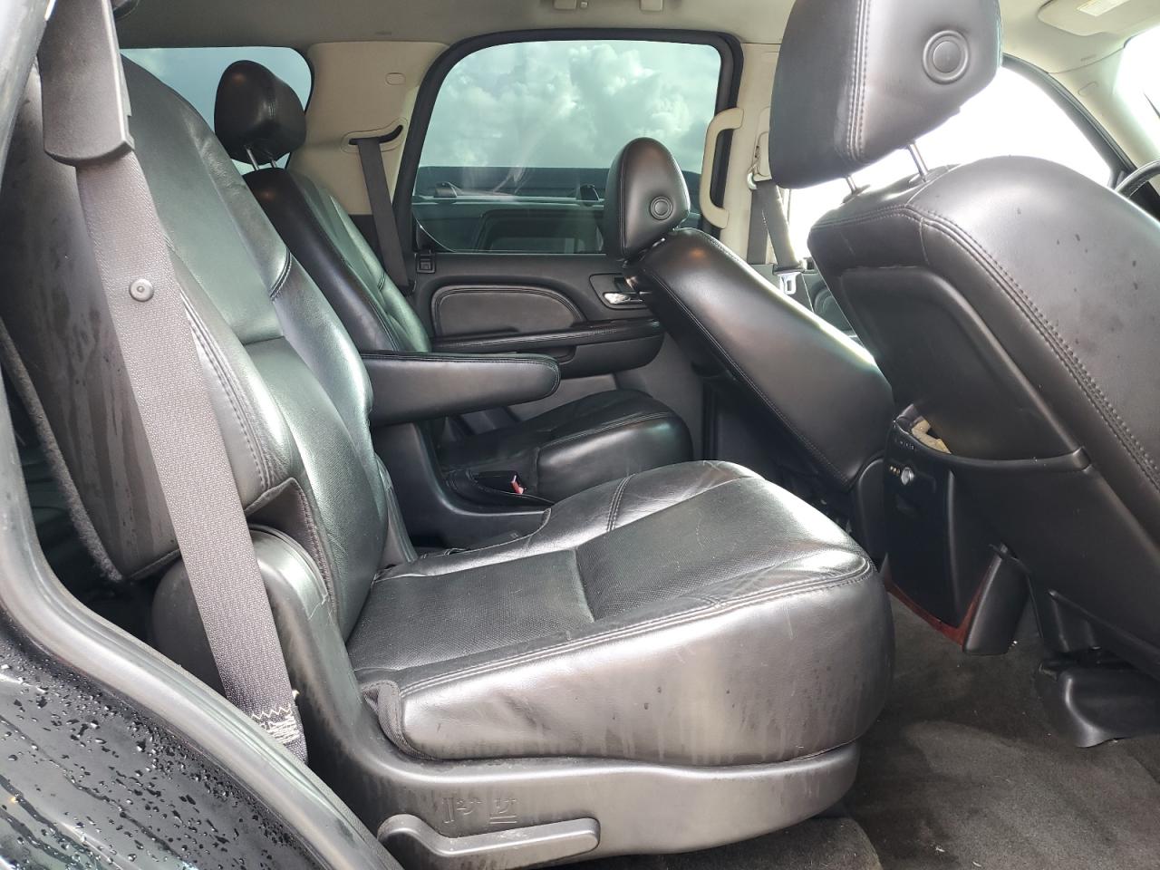 2007 Cadillac Escalade Luxury VIN: 1GYEC638X7R305636 Lot: 93283105