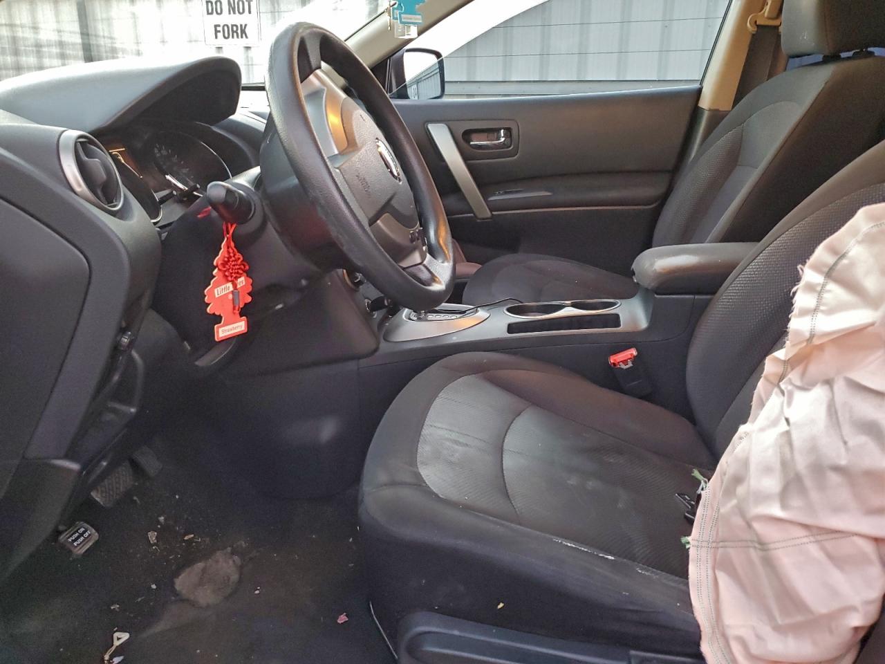 2011 Nissan Rogue S VIN: 565830 Lot: 94002045