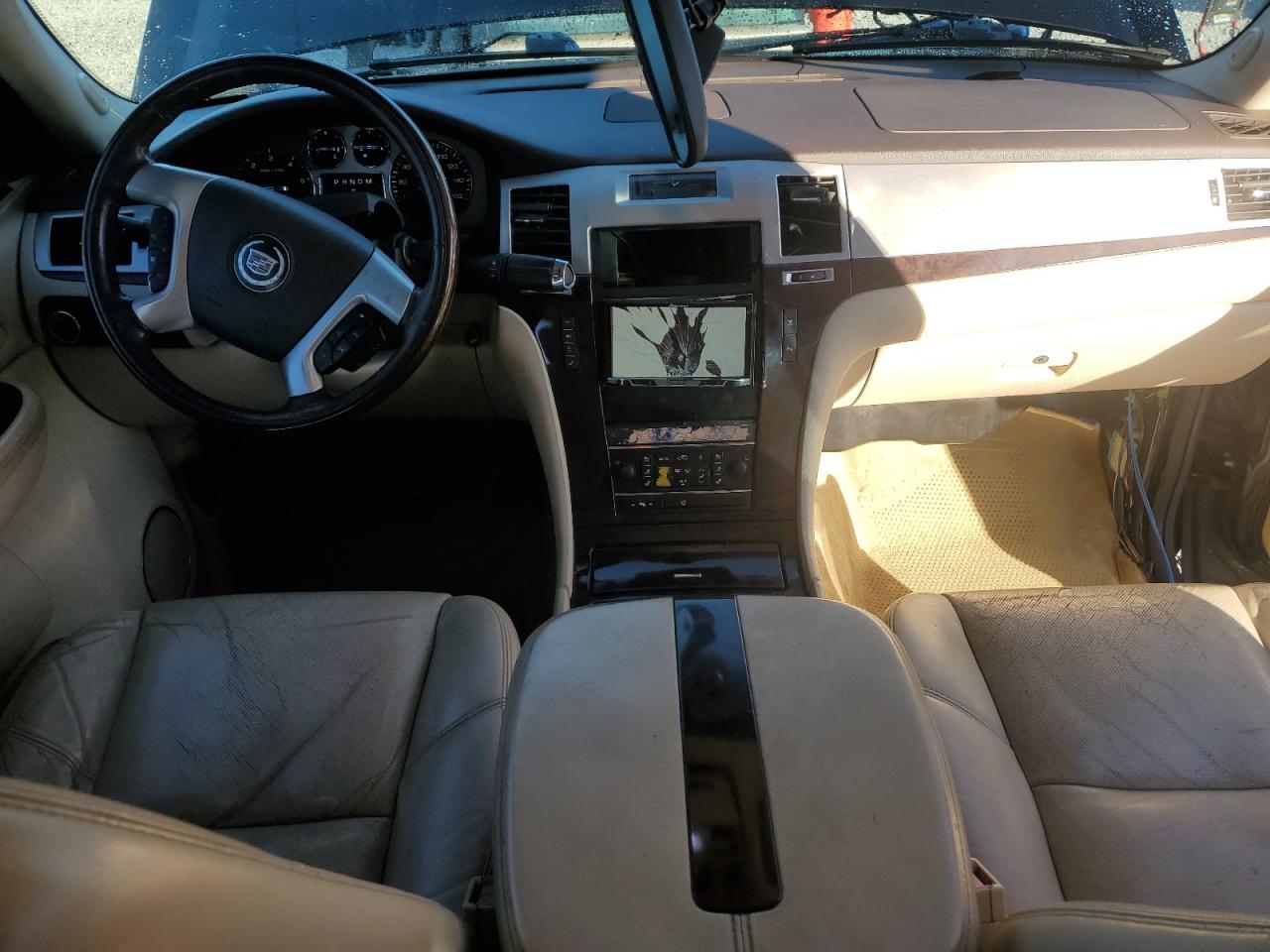 2008 Cadillac Escalade Luxury VIN: 1GYFK63838R273332 Lot: 92443465