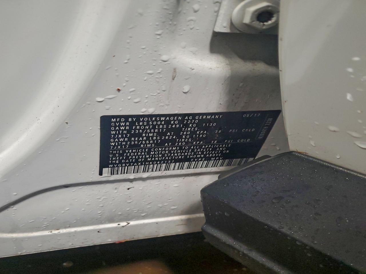 2017 Volkswagen Tiguan S VIN: WVGBV7AX1HK042137 Lot: 94454245