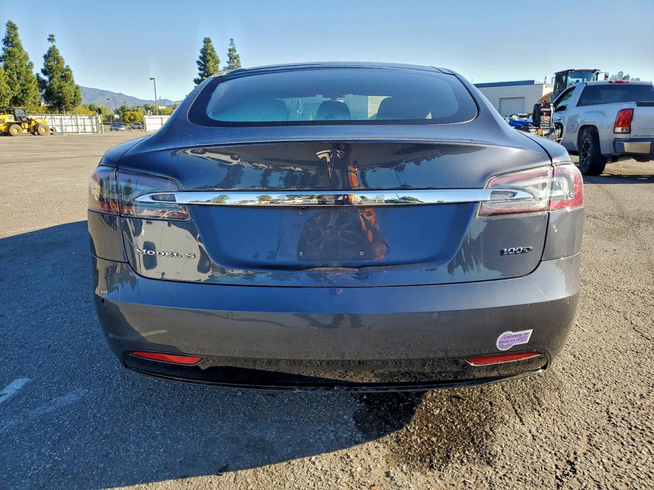 2018 Tesla Model S VIN: 5YJSA1E23JF261860 Lot: 90826585