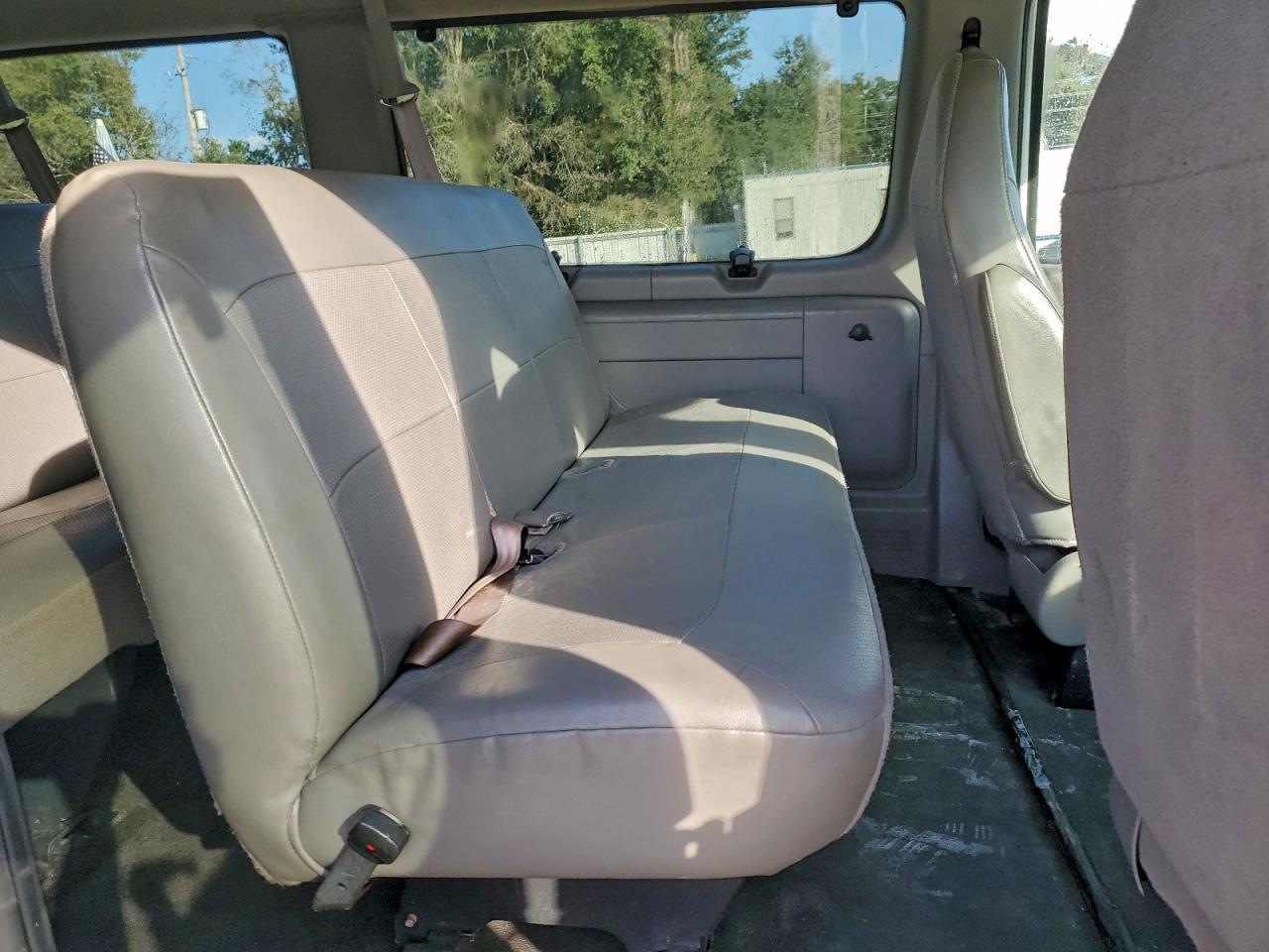 2001 Ford Econoline E350 Super Duty Wagon VIN: 1FBSS31L91HA92469 Lot: 93687645