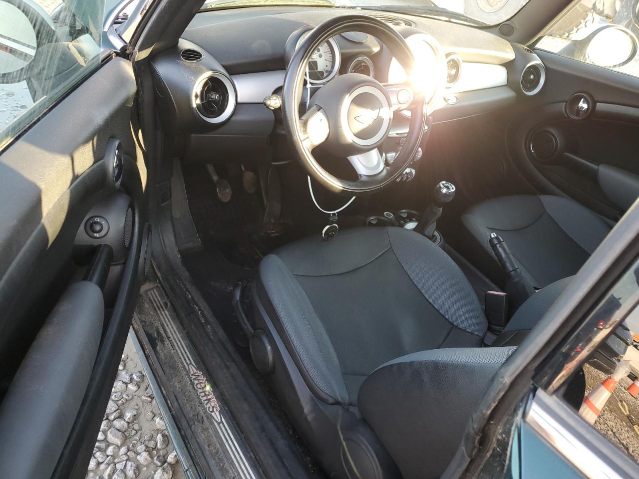 2009 Mini Cooper VIN: WMWMF33519TU74833 Lot: 93704245