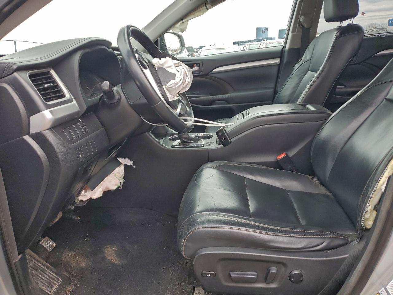 2015 Toyota Highlander Xle VIN: 5TDJKRFH8FS178597 Lot: 93454365