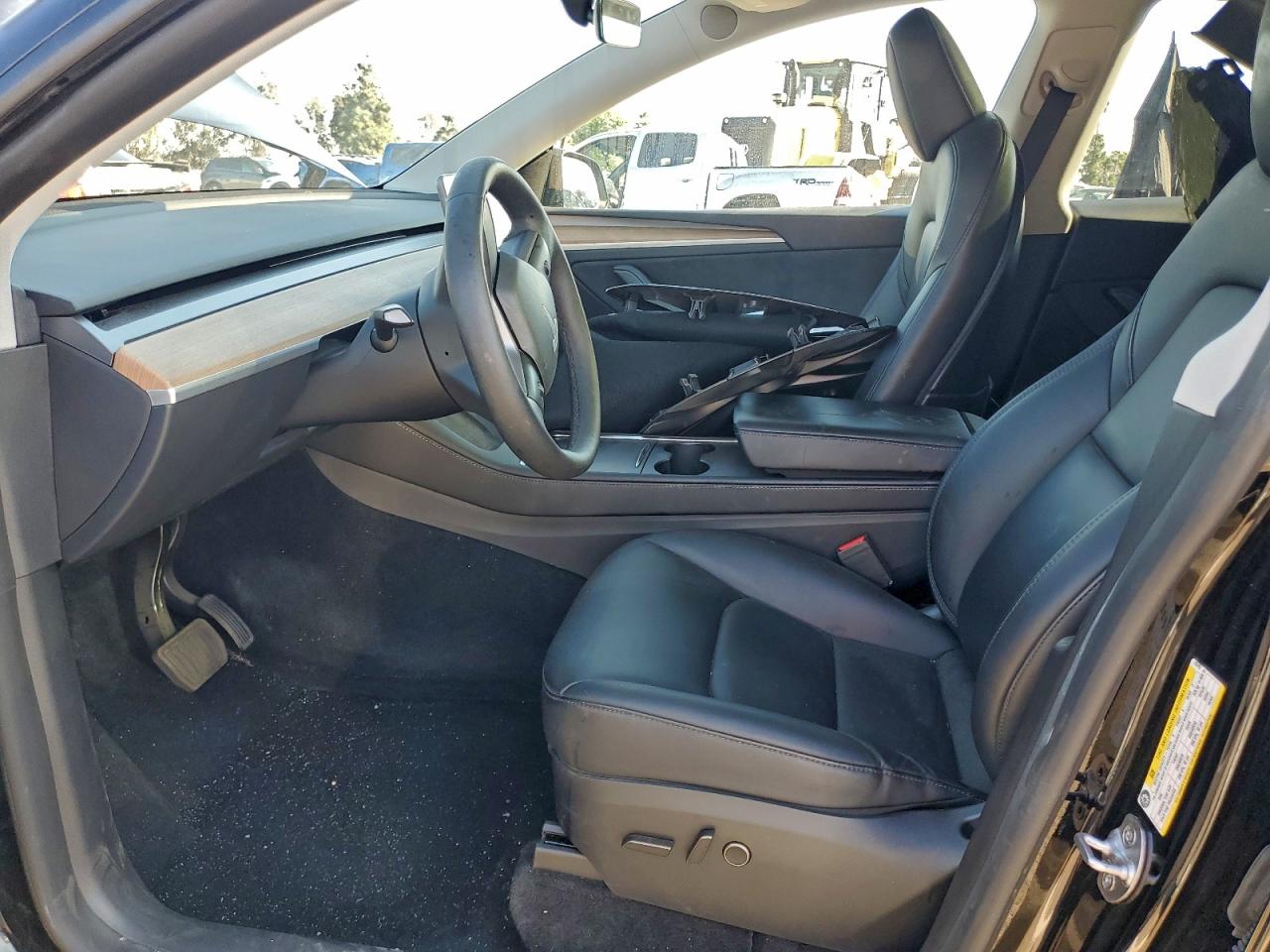 2024 Tesla Model Y VIN: 7SAYGDEE6RA242459 Lot: 93868255