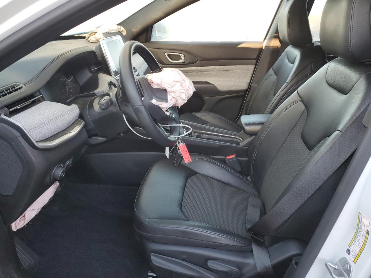 2025 Jeep Compass Latitude VIN: 3C4NJDBN0ST554163 Lot: 92614985