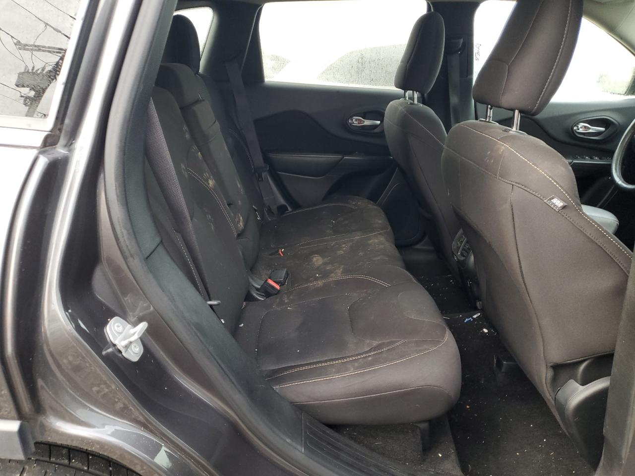 2016 Jeep Cherokee Latitude VIN: 1C4PJMCS9GW131662 Lot: 93565735