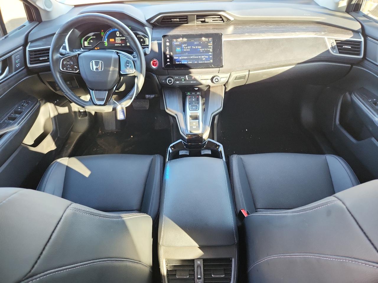 2018 Honda Clarity Touring VIN: JHMZC5F37JC004378 Lot: 92822995