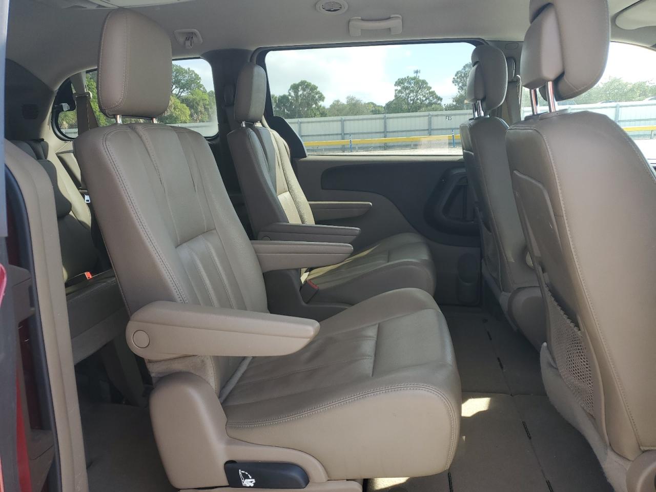 2016 Chrysler Town & Country Touring VIN: 2C4RC1BG5GR300423 Lot: 92253125