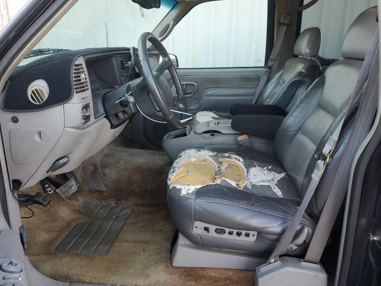 2000 Chevrolet Tahoe C1500 VIN: 1GNEC13RXYR149608 Lot: 91877865